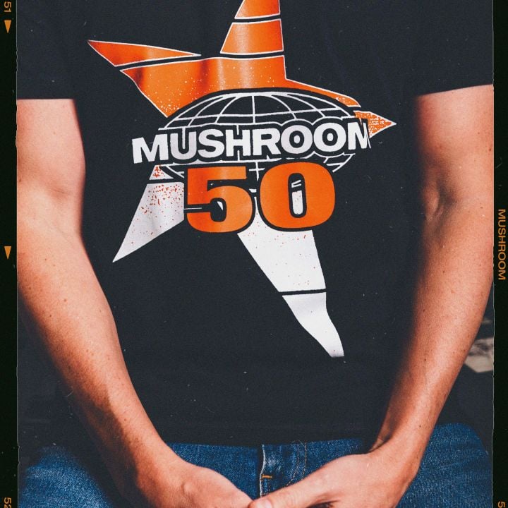 ‘90s Mushroom Black T-shirt