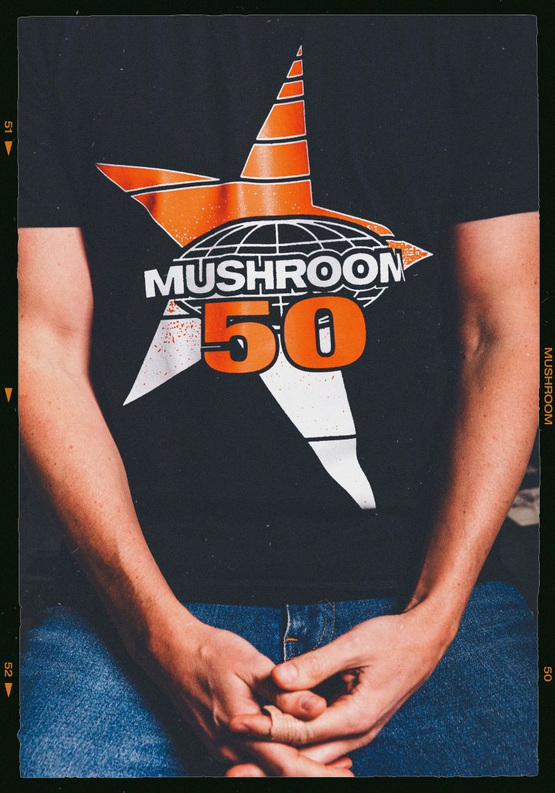 ‘90s Mushroom Black T-shirt